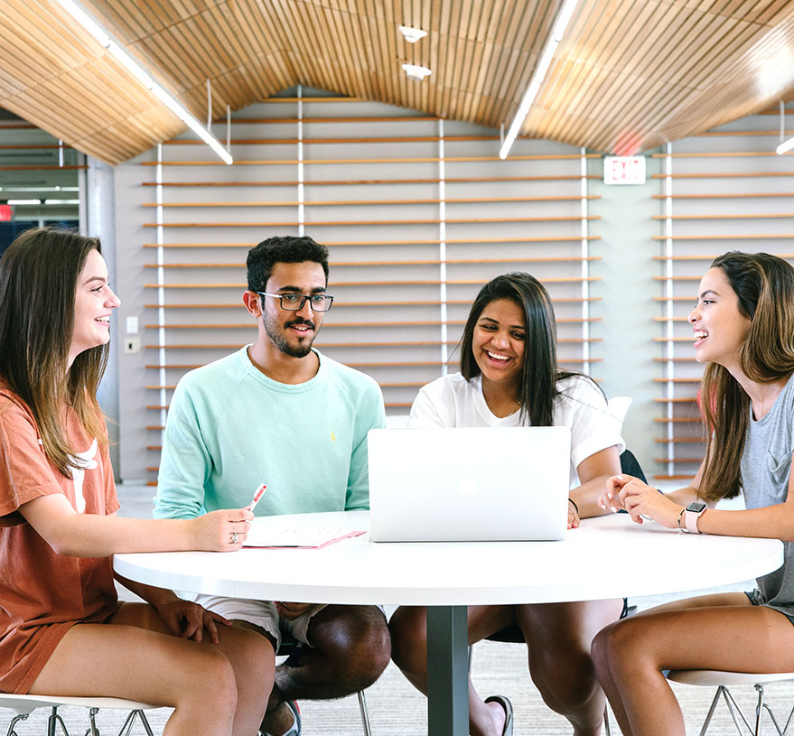 Corsi propedeutici per l'università e il lavoro per studenti delle scuole superiori più popolare del liceo pre -college del mondo e programmi di studio all'estero 